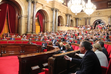 Visita parlament. Hemicicle, diputats i grup.